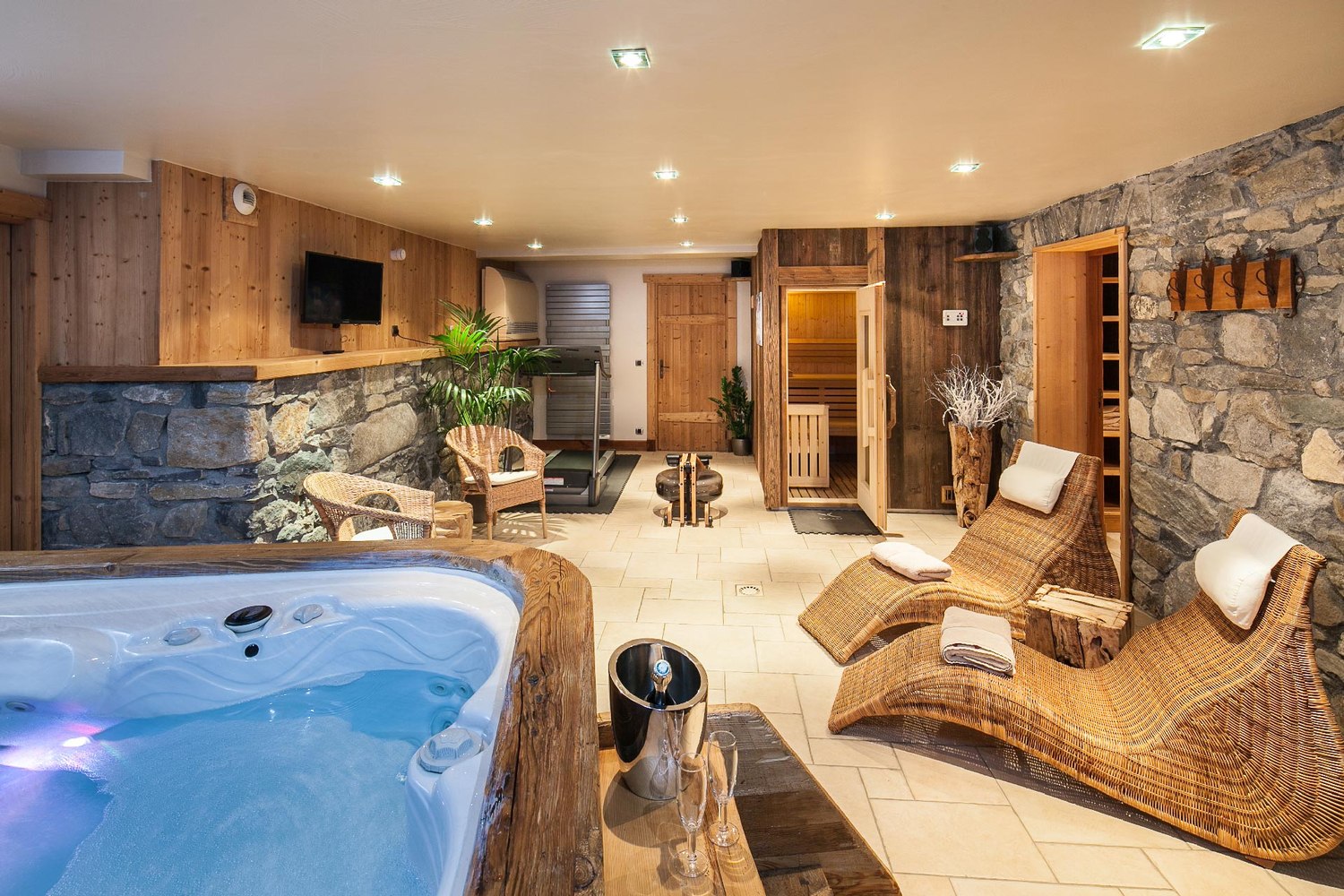 location chalet luxe jacuzzi sauna meribel